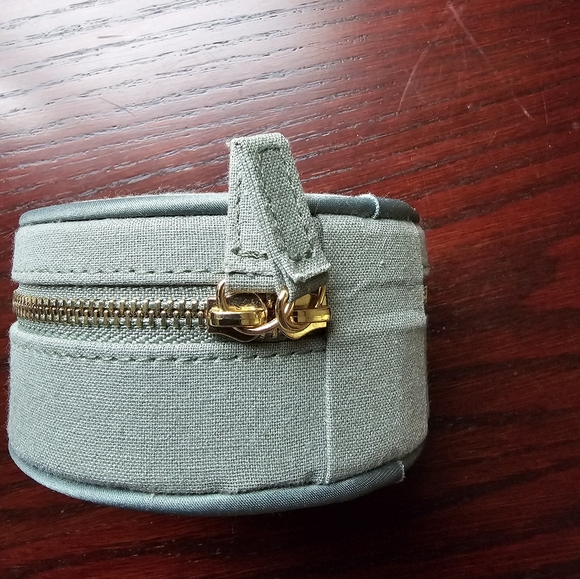 Sezane Sage Green Jewelry Case - Picture 5 of 6